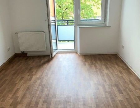 Jetzt zugreifen: Renovierte 2-Zimmer-Wohnung mit Balkon in Stadtnähe! - Foto 1