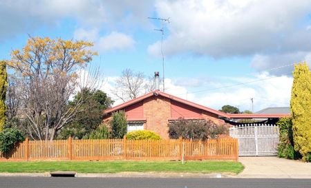 10 Kimberley Avenue, Drysdale - Photo 2