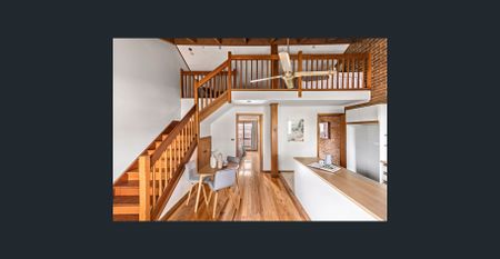 Stylish two-bedroom villa with mezzanine living - Photo 3