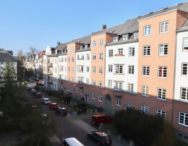 2-Raum • Einbauküche • Laminat • Tageslichtbad • Stellplatz • Kaßberg • Wanne • Anschauen & Mieten - Photo 1