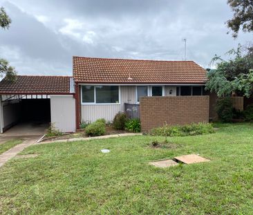 Charming 2-Bedroom Home with Stunning Mountain Views! - Photo 3