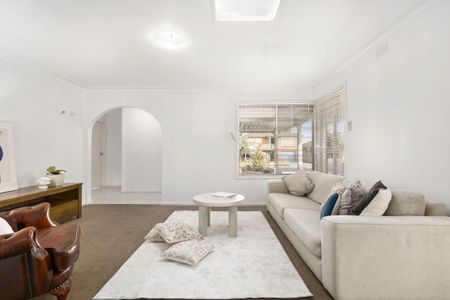 Beautifully presented family home ! - Photo 2