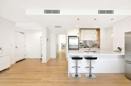 Sophisticated luxurious apartment by the water - Photo 5