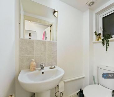 3 bedroom terraced house to rent - Photo 3