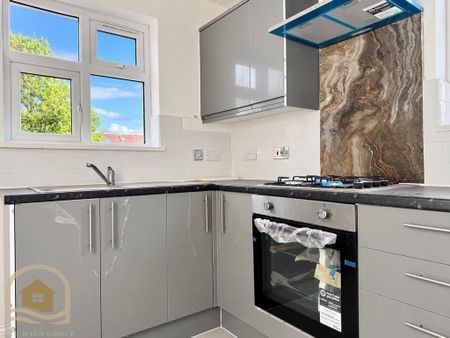 1 bedroom in a house share to rent - Photo 3