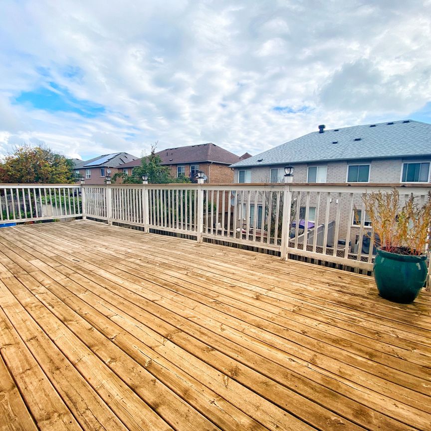 For Lease - Main 114 Red River Crescent, Newmarket, Ontario - Photo 1