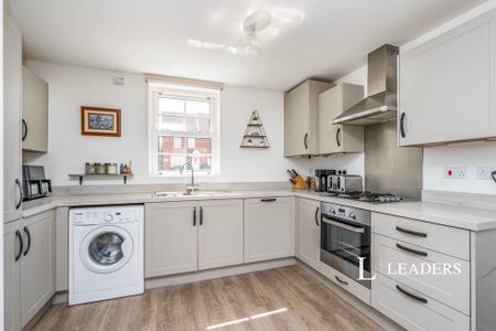 3 bedroom detached house to rent - Photo 2