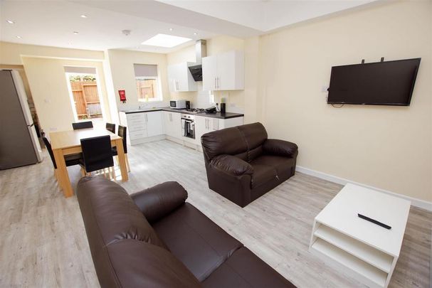 5 bedroom house to rent - Photo 1