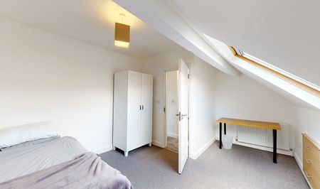 Stylish 6-Bedroom Student House with New Kitchen & Spacious Garden - Photo 3