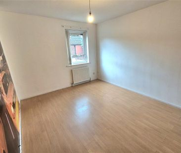 3 bedroom end of terrace house to rent - Photo 3