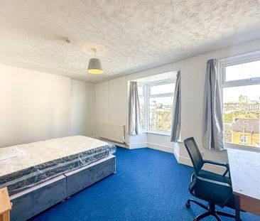 3 bedroom end of terrace house to rent - Photo 2