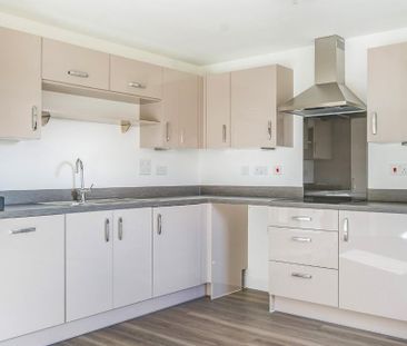 4 bedroom detached house to rent - Photo 3