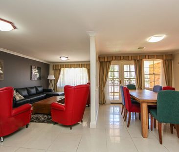 SHARE HOUSE - Perfect Student or FIFO Accommodation - Photo 1