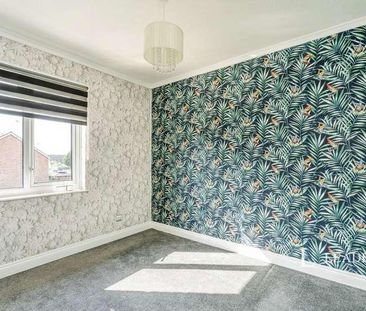 Wadhurst Close, Bognor Regis, West Sussex, PO21 - Photo 2