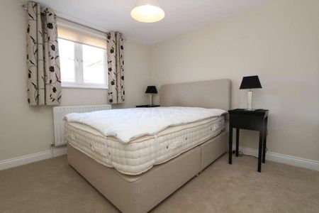 King George Avenue, Petersfield, Hampshire, GU32 - Photo 4