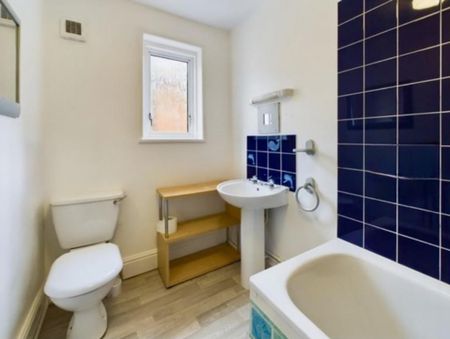 4 bedroom semi-detached house to rent - Photo 3