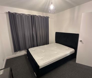 4 bedroom terraced house to rent - Photo 6