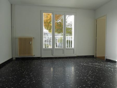 Location Appartement 4 pièces 66m² BESANCON 25000 - Photo 2