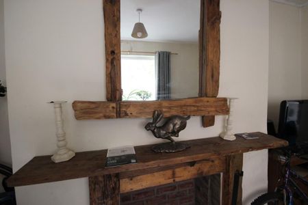 1 bedroom in a house share to rent - Photo 2