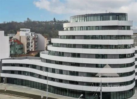 Pronájem luxusního bytu 2+kk s terasou 20 m - Fotografie 3