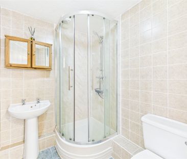 1 bedroom in Lych Gate Close, Sandhurst - Photo 3