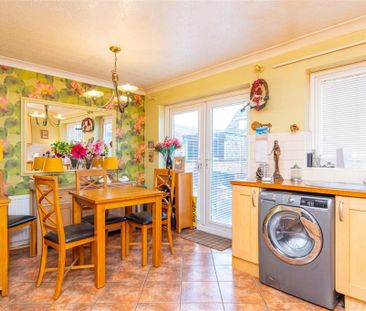 3 bed House - Detached To Let - Photo 5