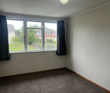 Four bedroom home available now! - Photo 4