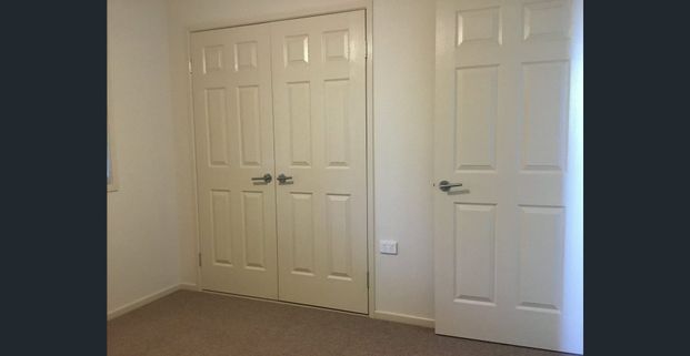 Comfortable 3 Bedroom Lowest Brick Unit - Photo 1