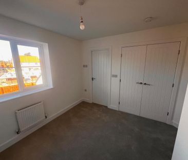 3 bedroom semi-detached house to rent - Photo 1
