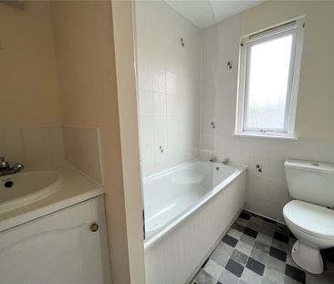 FLAT 2 Chestnut Court, - Photo 6