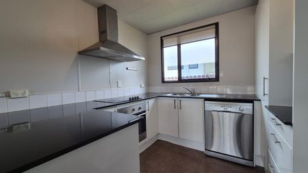 3 Bedrooms, Unsworth Heights - Photo 2