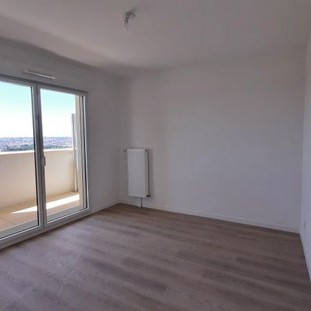 location Appartement T2 DE 38.5m² À NOISY LE GRAND - Photo 4