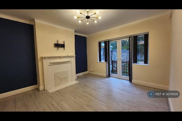 3 bedroom semi-detached house to rent - Photo 1