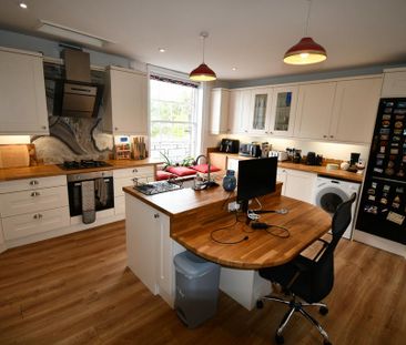 3 bedroom flat to rent - Photo 5