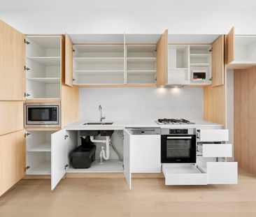 STUNNING NEAR NEW APARTMENT - HIGH LEVEL WITH VIEW & ABUNDANT INTER... - Photo 2