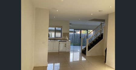 LOVELY LIVEABLE PROPORTIONS.... - Photo 5