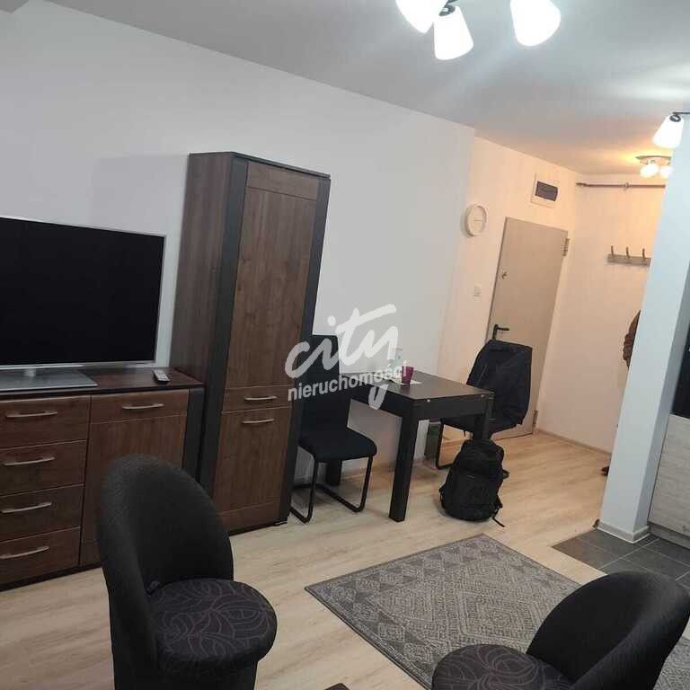 Klimatyczna kawalerka gotowa do zamieszkania! - Zdjęcie 1