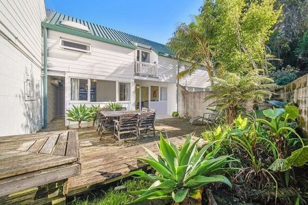 Greenlane - Tidy 2 bedroom Townhouse Plus 2 Carparks - Photo 3