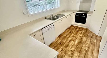 Freshly Renovated 3-Bedroom Home - Don't miss out! - Photo 2