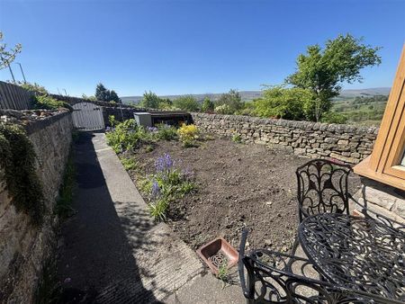 2 bedroom terraced house to rent - Photo 4