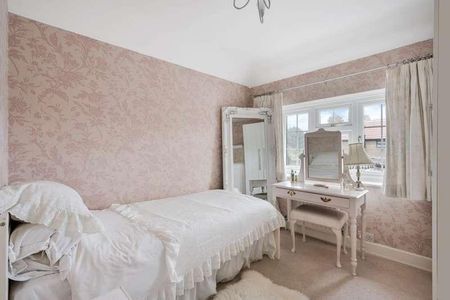 Tattenham Way, Tadworth, KT20 - Photo 2