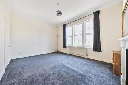 3 bedroom flat to rent - Photo 3