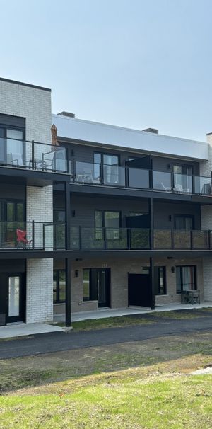 BEAU 4½|FLEURIMONT|CONSTRUCTION RÉCENTE - Photo 1