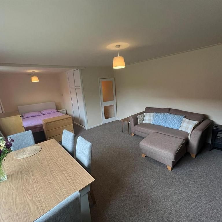 Studio to rent - Photo 1