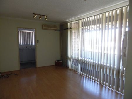 PRIME LOCATION! - Photo 4