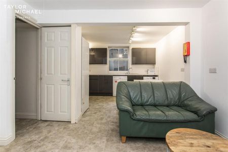 6 bedroom terraced house to rent - Photo 5