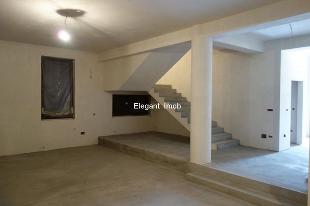 Vila cu suprafata de 550 mp si 13 camere in Paradisul Verde - Fotografie 1