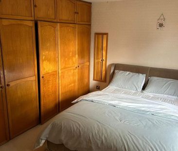 1 bedroom in a flat share to rent - Photo 1