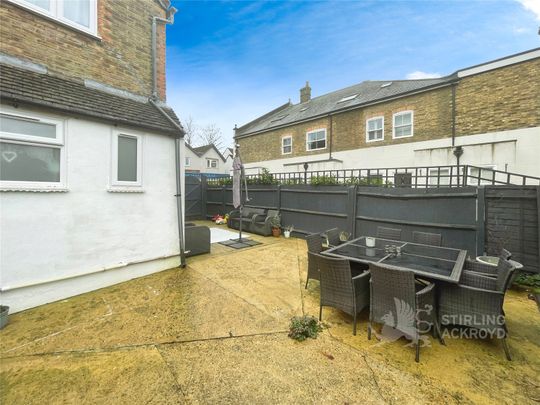 Claremont Road, West Byfleet, Surrey, KT14 6DY - Photo 1