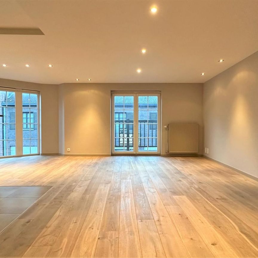 Duplex-appartement met drie slaapkamers en autostaanplaats in Ruiselede. - Photo 1